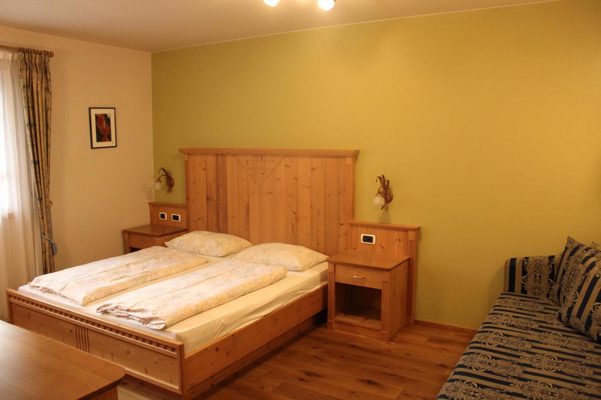 Hotel Zum Weissen Kreuz Lazfons
