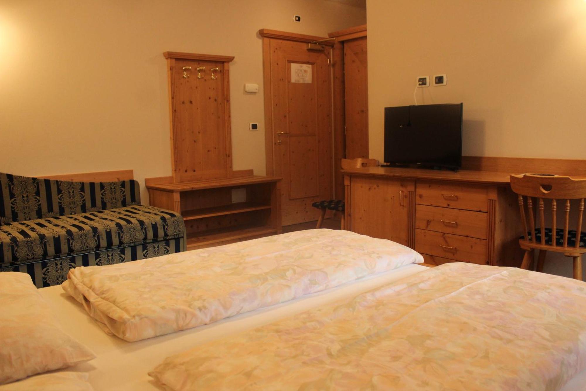 Hotel Zum Weissen Kreuz 3*