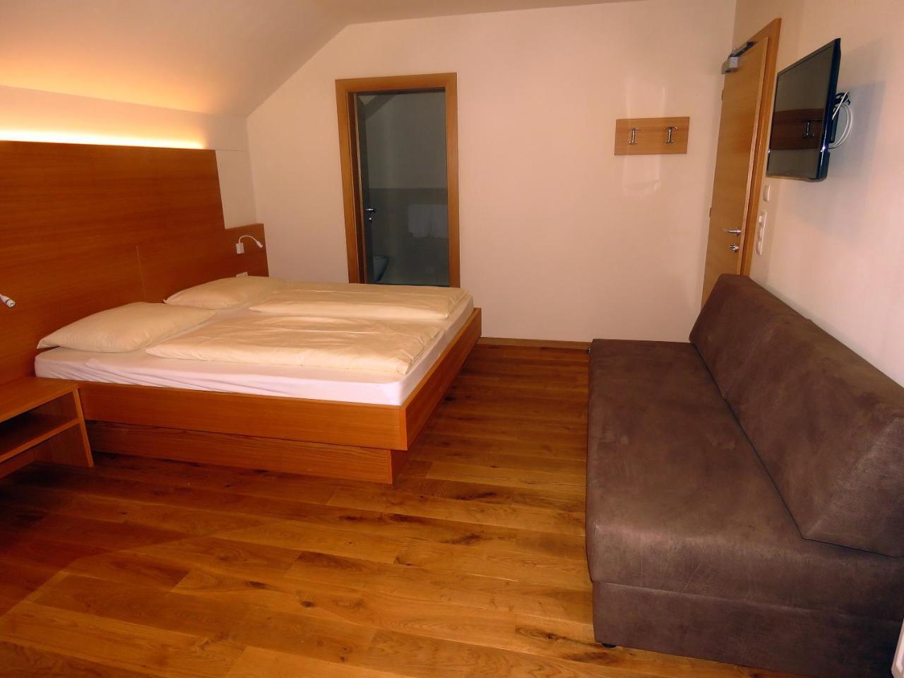Hotel Zum Weissen Kreuz 3*